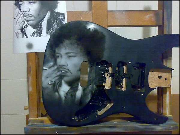 aerografia di jimy hendrix su chitarra