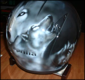 casco aerografia testa di lupo