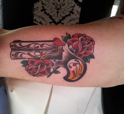 pistola tattoo gun old school