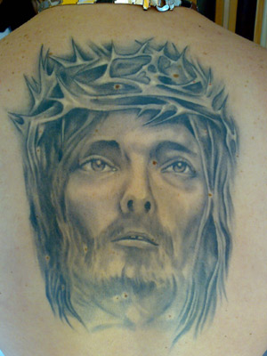 Tatuaggio del volto di Cristo