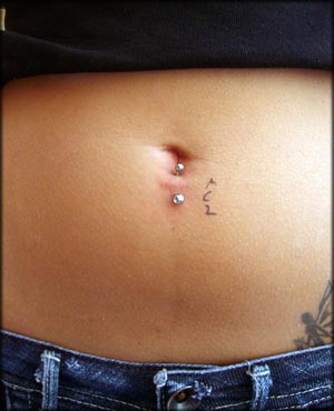 Piercing sull'ombelico