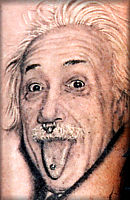 Tatuaggio con volto di Einstein